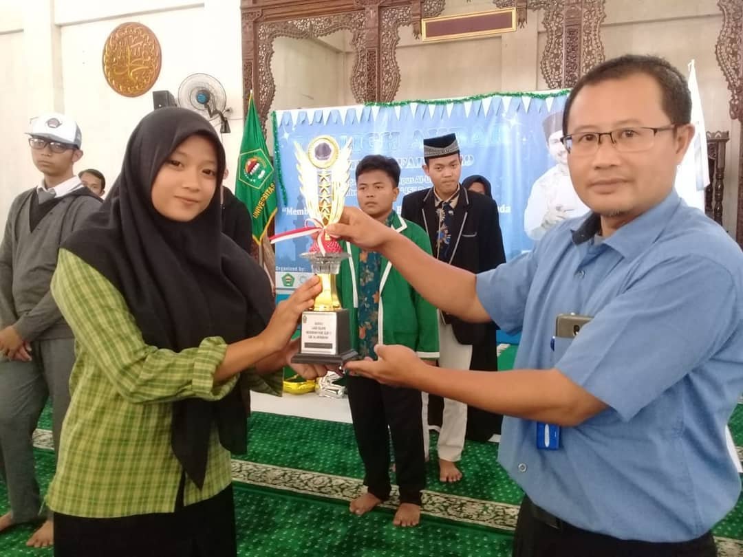 Juara 1 Lomba Solo Vocal Islami Juara 1 Lomba Solo Vocal Islami