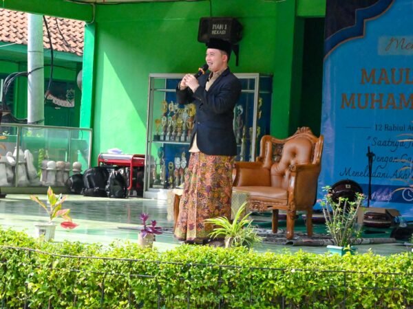 Maulid Nabi Muhammad SAW di MAN 1 Bekasi: “Saatnya Jadi Lebih Baik dengan Cara yang Asik”