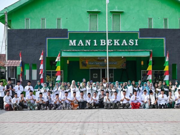 MAN 1 Bekasi Gelar Upacara Hari Santri, Tekankan Peran Santri di Era Modern