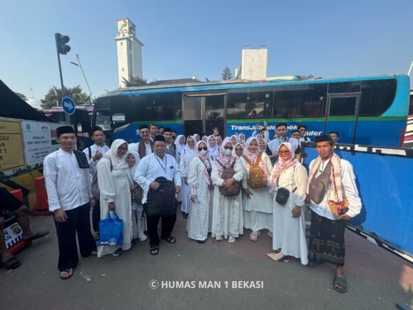 Civitas Akademika MAN 1 Bekasi Ikuti Zikir dan Doa Kebangsaan di Monas