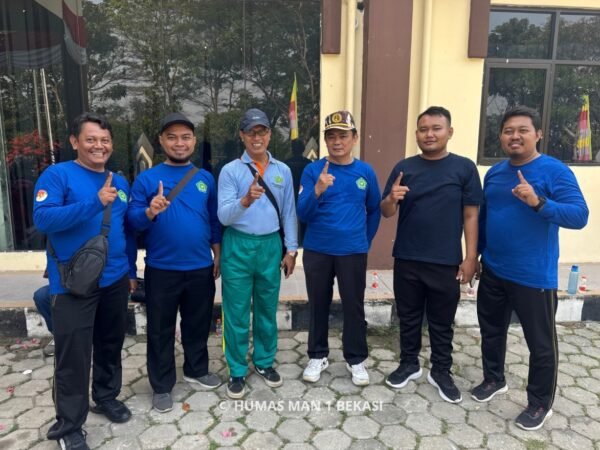 Semarak Gebyar 17 Agustus, Civitas MAN 1 Bekasi Perkuat Semangat Kebersamaan Keluarga Besar Kemenag