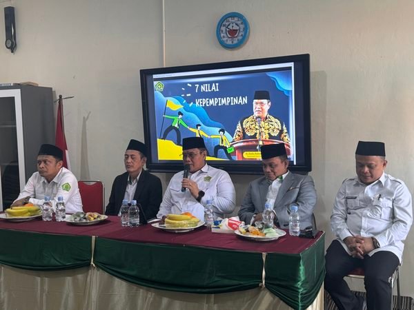 Perkuat Literasi Keagamaan, Kakanwil Kemanag Jabar Tanamkan Prinsip 7K di MAN 1 Bekasi